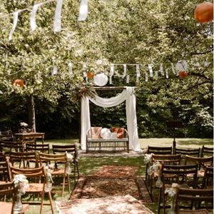 Terracotta buitenbruiloft decoratie