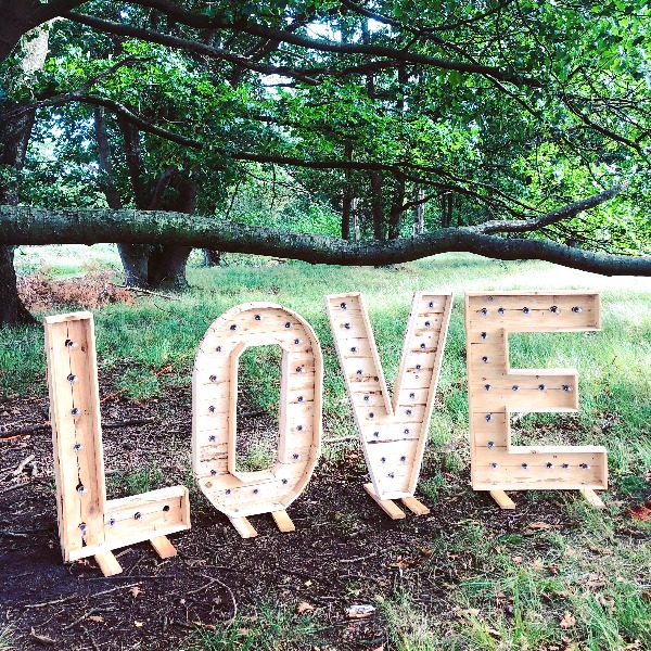 Sta op Geschatte tyfoon Lichtletters huren - Brisked Styled Weddings