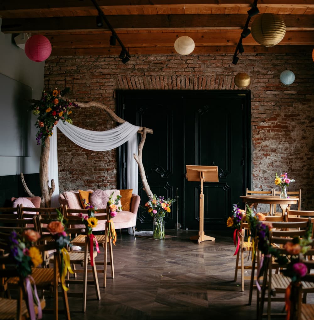 Ceremoniestyling in het koetshuis bij Dengh