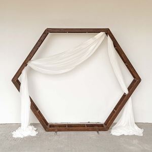 Backdrop hout hexagon + wit doek