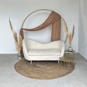 Warme beige ceremonie setting huren Warme beige ceremonie setting huren