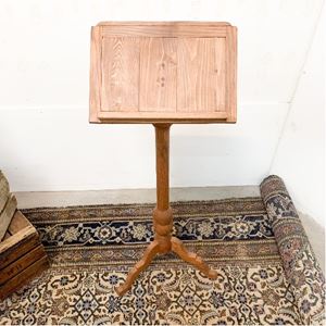 Sierlijke houten lessenaar