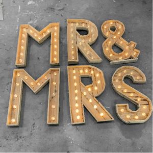 MR & MRS lichtletters
