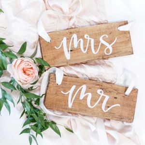 Gebeitste stoelhangers: Mr & Mrs