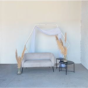 Moderne minimalistische ceremonie setting Moderne minimalistische ceremonie setting