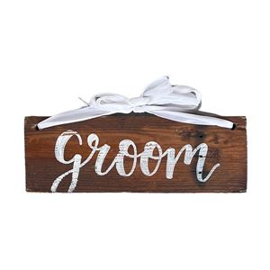 Gebeitste stoelhanger groom huren