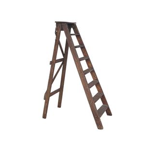 Decoratieve houten trap middel huren