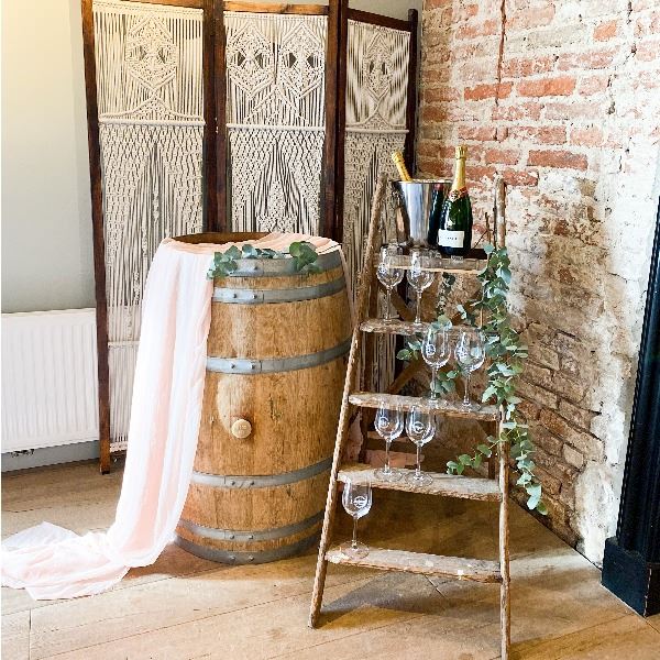 Slecht overdrijven profiel Vintage houten oude trap huren - Brisked Styled Weddings