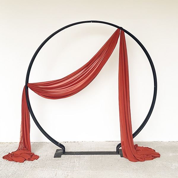 Backdrop rond zwart + terracotta doek