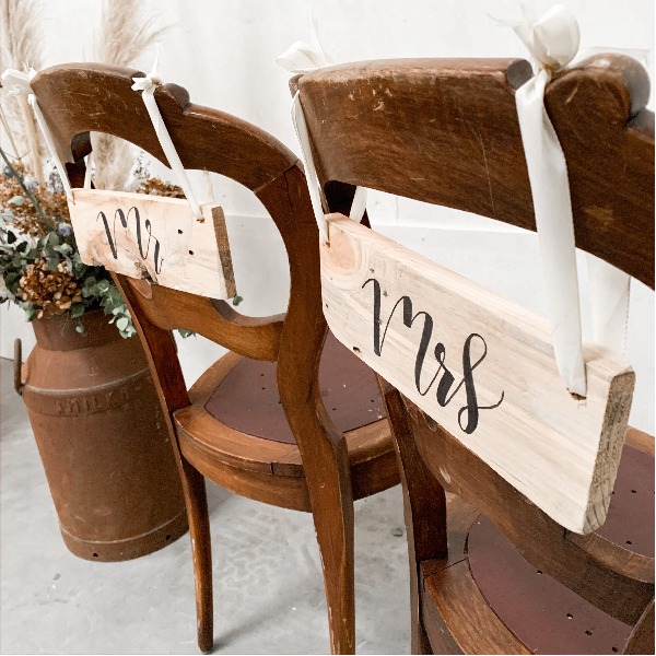 Blanke stoelhanger: Mrs