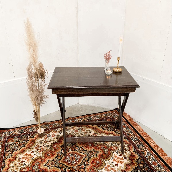 Donker houten klaptafel