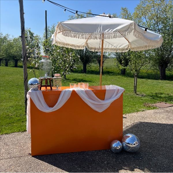 Oranje inklapbare bar huren