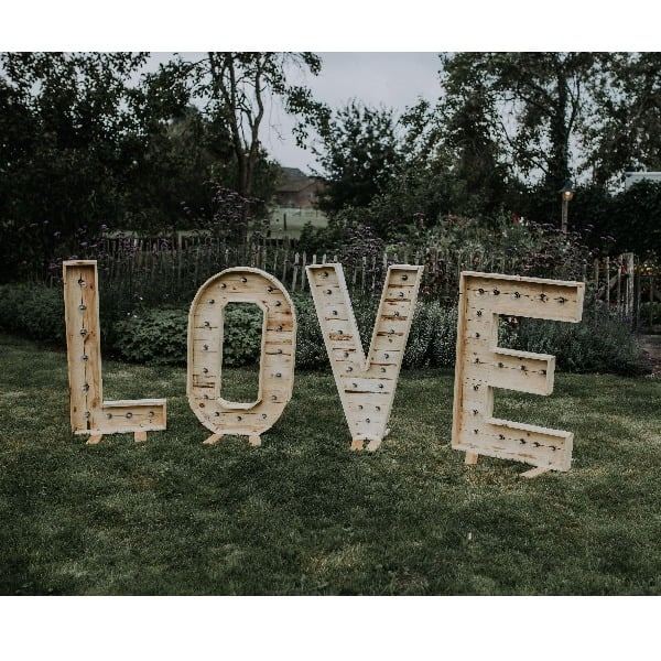 Houten lichtletter E