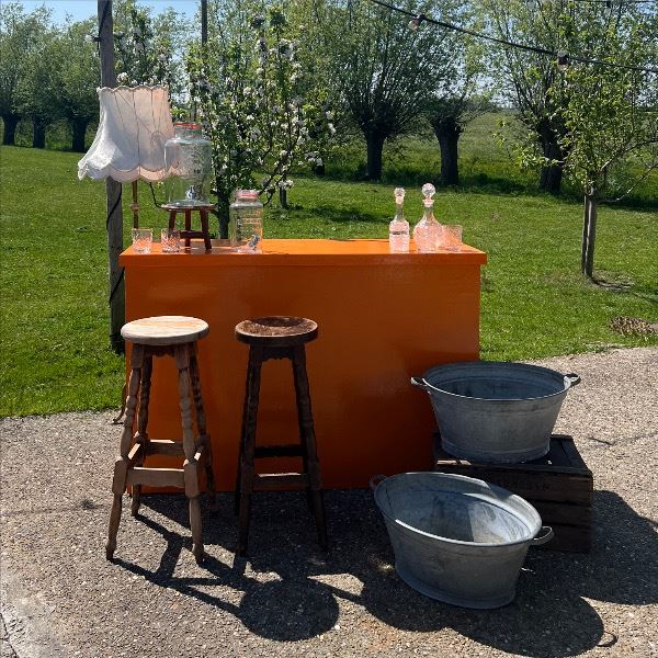 Oranje inklapbare bar huren