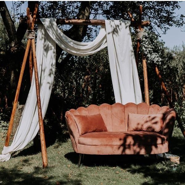 Houten backdrop driepoot huren met wit doek