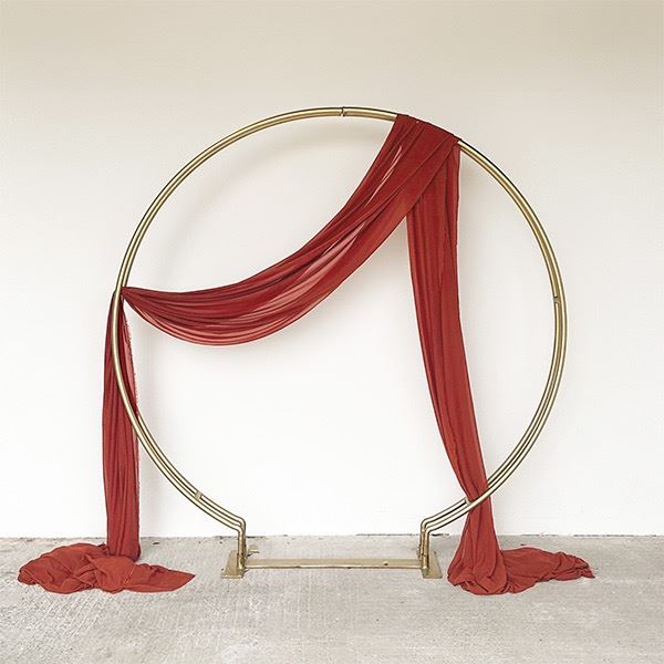 Backdrop rond goud + terracotta doek
