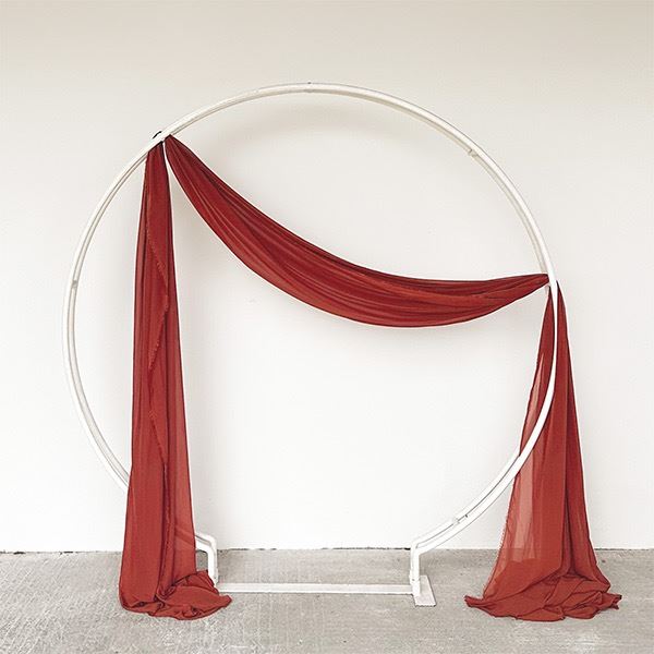 Backdrop rond wit + terracotta doek