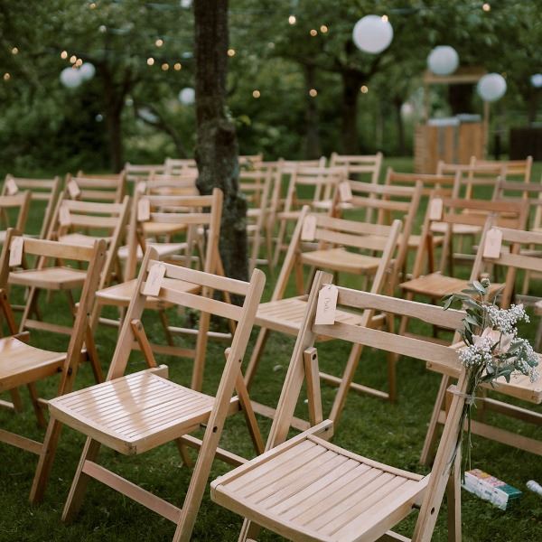 Serena feit Maria Houten klapstoelen huren - Brisked Styled Weddings