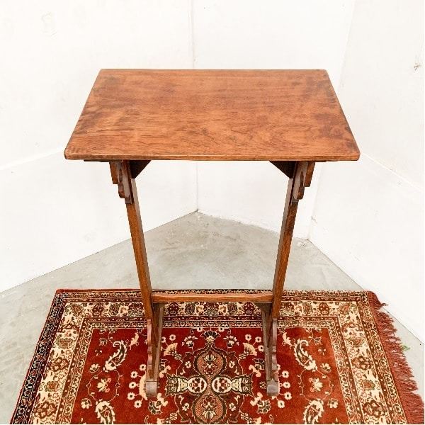 Donkerhouten lessenaar huren