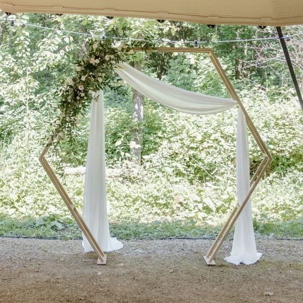 Gouden hexagon backdrop huren