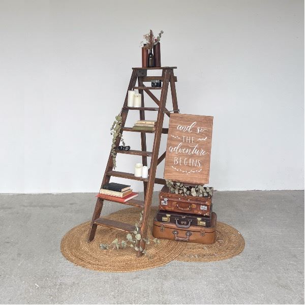 Decoratieve houten trap middel huren