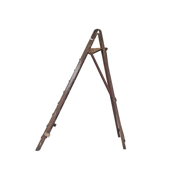 Decoratieve trap donker hout groot huren