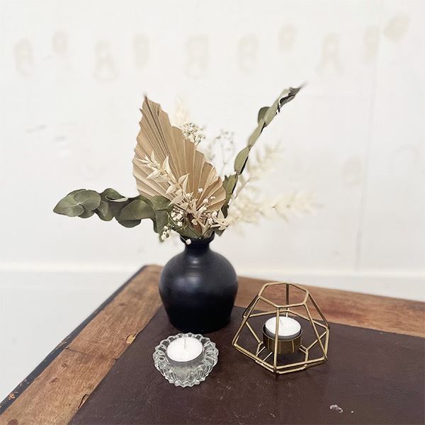 Tafelvaasje zwart met droogbloemen
