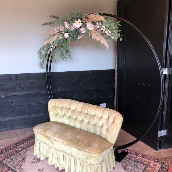 Ronde backdrop zwart huren bij Brisked Ronde backdrop zwart huren bij Brisked